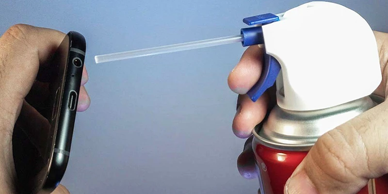 6 بهترین روش ضدعفونی کردن موبایل، لپ تاپ و ساعت هوشمند 2 6 بهترین روش ضدعفونی کردن موبایل، لپ تاپ و ساعت هوشمند