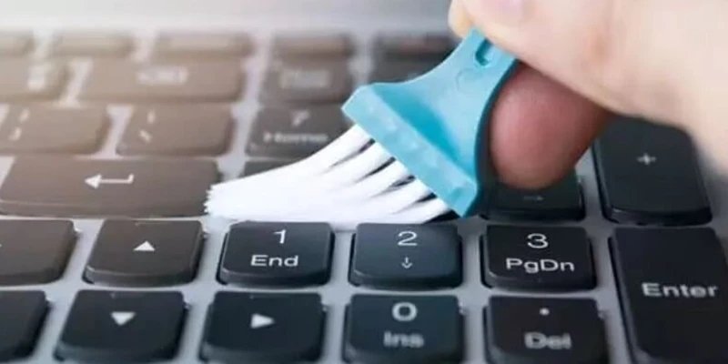 6 بهترین روش ضدعفونی کردن موبایل، لپ تاپ و ساعت هوشمند 6 6 بهترین روش ضدعفونی کردن موبایل، لپ تاپ و ساعت هوشمند