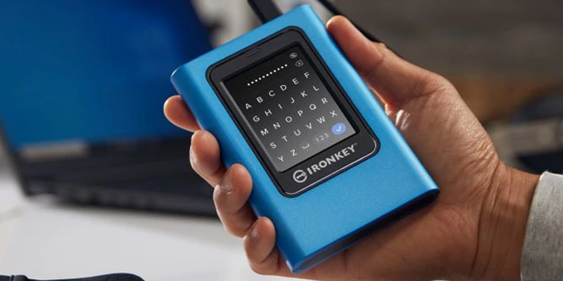 هارد اکسترنال چیست؟ چه انواع و کاربردهایی دارد؟